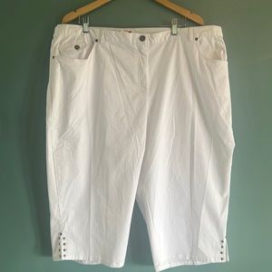 Hearts of Palm White Womans Plus size Capris